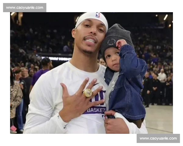 库里中场看黑评激活暴走模式！达米恩 - 李曝妹夫如何用网友嘲讽点燃下半场