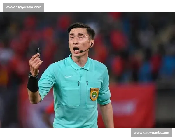 红牌黄牌！苏超裁判判罚引争议，直播间热议！